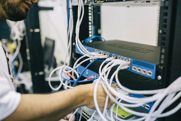 Professionelle Elektroinstallation im Gewerbebau